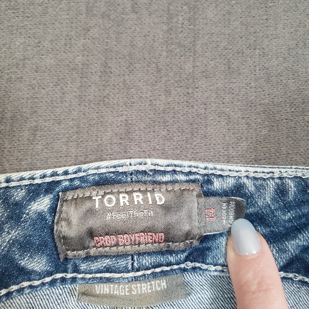 Torrid Crop Boyfriend Jeans Womens 14 Blue Vintage Stretch Raw Hem Denim - Picture 4 of 9